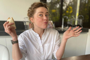Usai Jalani Sidang, Amber Heard Berlibur Bersama Anak dan Mantan Kekasih Perempuannya