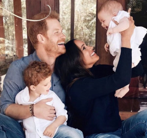 Pangeran Harry dan Istri Perdana Ungkap Foto Lilibet di Ulang Tahun Pertamanya