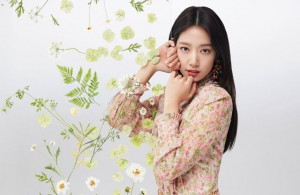 Seminggu Pasca Lahiran, Park Shin Hye Terlihat Hadiri Pernikahan Sang Kakak