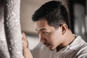 Langganan Rancang Busana Pengantin Seleb, Siapakah Sosok Hian Tjen?