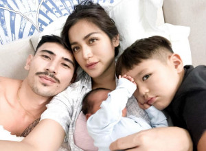 Rayakan Sebulan Kelahiran, Jessica Iskandar Bagikan Foto dan Nama Sang Bayi