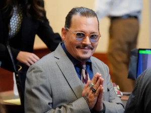 Demi Hibur Penggemarnya, Johnny Depp Kembali Tampil sebagai Jack Sparrow