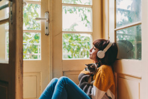 Putus Cinta? Ini 7 Rekomendasi Lagu Indonesia Temani Kamu saat Galau