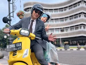 Ridwan Kamil Temani Camillia Laetitia Azzahra Rayakan Kelulusan SMA