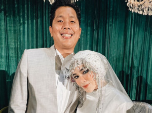 5 Potret Pernikahan Sivia Azizah, Kenakan Adat Minang hingga Gaun Modern