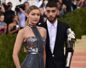 Rayakan Hari Ayah, Gigi Hadid Unggah Foto Zayn Malik Bersama Sang Putri