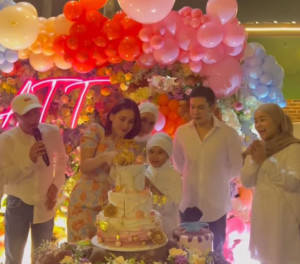 Bikin Heboh, Jordi Onsu Beri Kejutan di Ulang Tahun Ayu Ting Ting