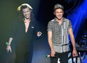 Niall Horan Bikin Penggemar Heboh Usai Terlihat Hadir di Konser Harry Styles