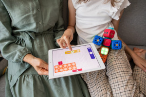 Jauhkan Anak Dari Gadget, Ajak Mereka Main 4 Permainan Berikut!