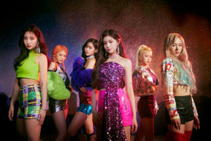 Ukir Sejarah, EVERGLOW Jadi Girlband Pertama yang Tampil di Arab Saudi