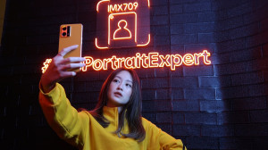 Tak Kalah dengan DSLR, Fitur Bokeh Flare Portrait Bikin Swafoto Kian Unik