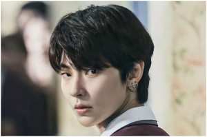 Pemeran Utama di Drakor "Why Her", Profil Aktor Hwang In Yeop