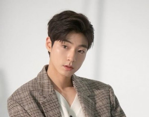 Hwang In Yeop Ajak Penggemar Bersenang-senang lewat Fan Meeting Perdana