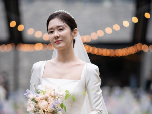 Labuhkan Hati pada Brondong, Jang Nara Resmi Menikah