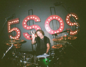 Drummer Dilarikan Ke Rumah Sakit, Konser 5 Second of Summer Terpaksa Dihentikan