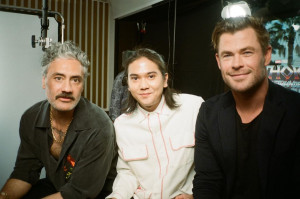 Wawancarai Chris Hemsworth dan Sutradara “Thor”, Iqbaal Ramadhan: Mereka Baik Banget