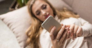 Stop Stalking! Ini 5 Tips Move On dari Mantan yang Bisa Kamu Coba