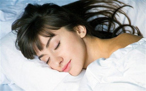 Dapat Merusak Rambut, Hindari 5 Kebiasaan Ini Ketika Tidur di Malam Hari