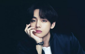 Lewat Vlog YouTube, V BTS Konfirmasi Sedang Garap Album Solo