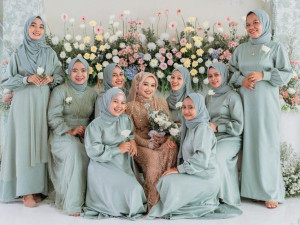 5 Inspirasi Baju Bridesmaid Modern 2022