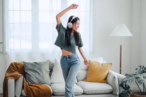 Anti Galau, 7 Lagu Ini Bantu Kamu Cepat Move On!