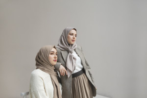 Rekomendasi Bahan Hijab Ternyaman dan Trendi 2022, Ada yang Sering Digunakan Artis Loh