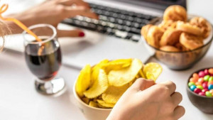 Sering Dicap Buruk, Ini 5 Manfaat Kebiasaan Ngemil
