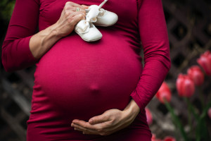 Simpel dan Gampang, 7 Ide Photoshoot Maternity yang Bisa Dilakukan di Rumah