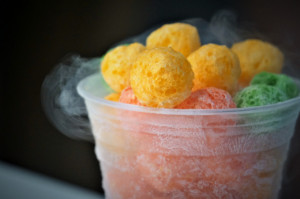 Chiki Ngebul Makan Korban, Ini 5 Bahaya Makanan dengan Nitrogen Cair