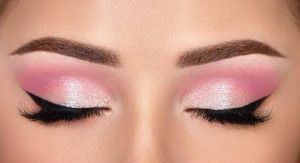 5 Warna Eyeshadow yang Cocok untuk Kulit Kuning Langsat