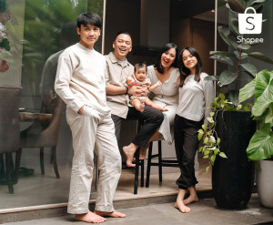 Intip Serunya Keluarga The Baldys Belanja di Shopee 8.8