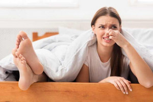 Ketahui Penyebab Utama dan 5 Tips Hilangkan Bau Kaki