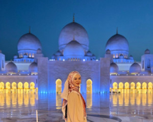 5 Fakta Menarik Ayana Moon yang Hebohkan Publik, Diduga Lepas Hijab