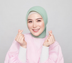 6 Style Hijab Simpel ala Ayana Moon, Cocok Digunakan Sehari-hari
