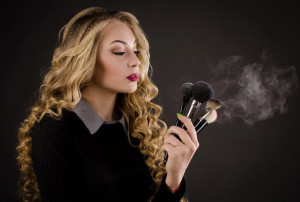 Waspada! 6 Bahaya yang Muncul Akibat Malas Bersihkan Alat Makeup