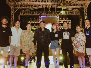 Iwan Fals Jadi Tamu Istimewa Isyana Sarasvati di Konser LEXICONCERT Bali
