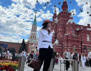 Yuk, Intip Gaya Luna Maya saat Berlibur di Moskow