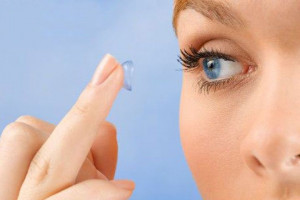 Hati-hati, Ini 6 Kesalahan Menggunakan Softlens Bagi Pemula