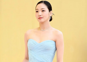 Profil Kim Go Eun, “Best Leading Actress” Versi “1st Blue Dragon Series Awards”