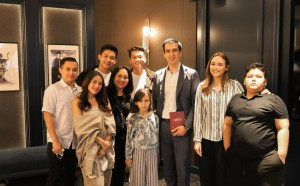 Unggah Foto Bersama Keluarga Mendiang Laura Anna, Manoj Punjabi Garap Film Baru?