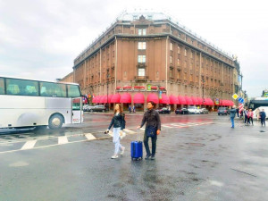 Yuk! Intip Perbedaan Menginap di Hotel, Hostel dan Apartemen