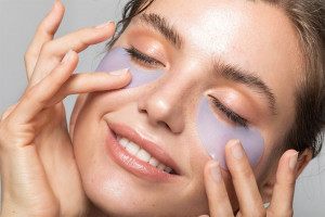 Kantong Mata Membandel? Coba Buat 5 Masker Alami Ini, Yuk!