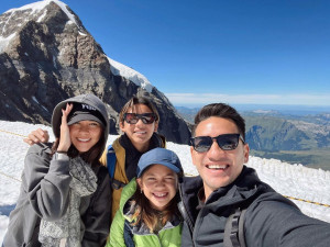 Liburan ke Swiss, Yuk Traveling Online Bareng Nana Mirdad dan Andrew White