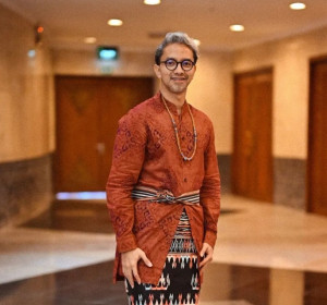 5 Artis yang Pernah Gunakan Busana Rancangan Didiet Maulana