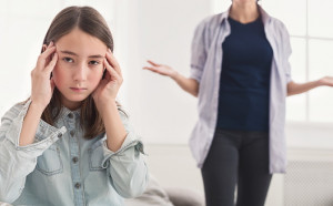 Awas! Ternyata Ini Dampak Buruk Pola Asuh Helicopter Parenting pada Anak