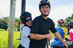 Romantis! 5 Potret Besepeda Ikke Nurjanah dan Karlie Fu