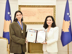 Dua Lipa Dinobatkan Sebagai Duta Kehormatan untuk Wakili Generasi Muda Kosovo