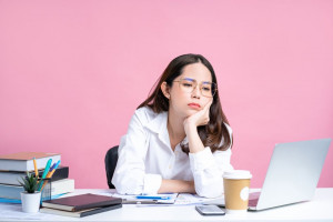 Merasa Jenuh di Kantor? Ini 5 Tips untuk Mengatasinya