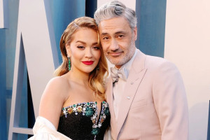 Rita Ora dan Sutradara Taika Waititi Dikabarkan Nikah di Inggris