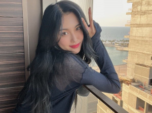 Pingsan Saat Persiapan Manggung, Aisha EVERGLOW Dikabarkan Masuk Rumah Sakit